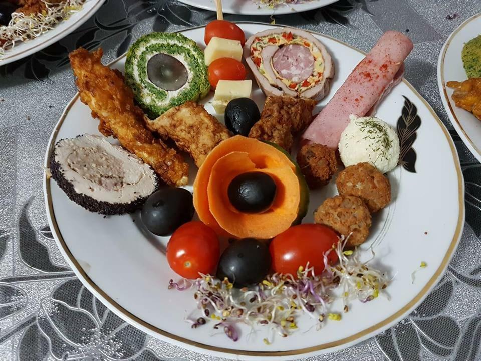 Pensiunea La Lenuta Oncesti  Экстерьер фото